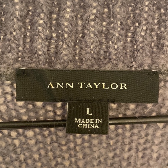 EUC Ann Taylor long sleeve gray button up, long knit cardigan, size US Large - Picture 4 of 6